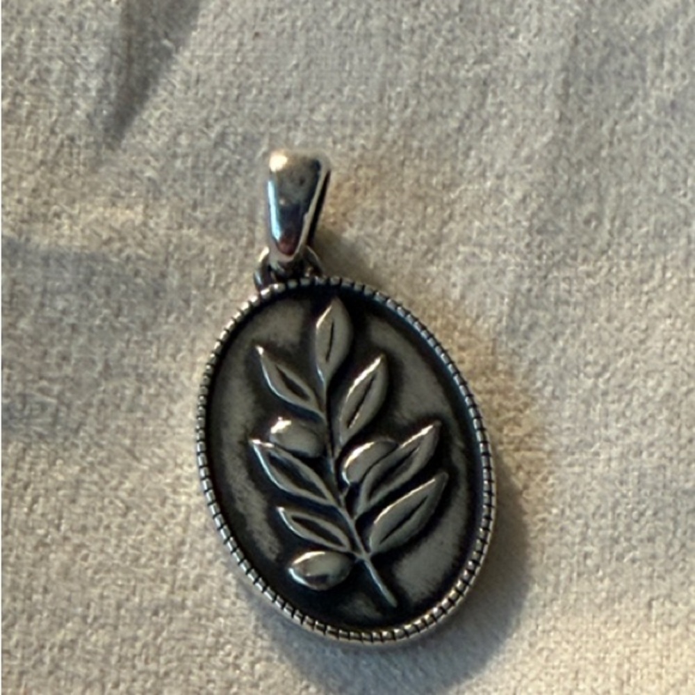 James Avery Retired God’s Peace Pendant